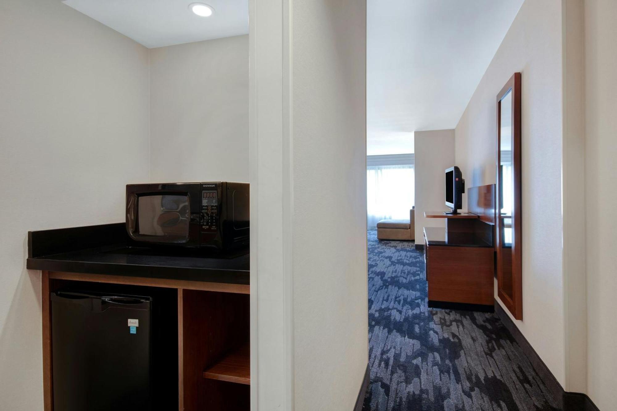 Fairfield And By Marriott West/greece Hotel 3*